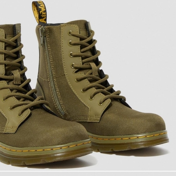 Dr Martens COMBS EXTRA TOUGH POLY CASUAL BOOTS. Like new condition. - Picture 1 of 7